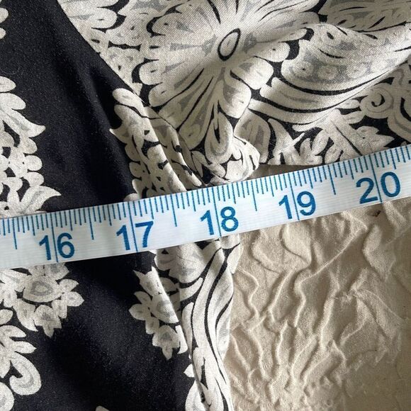 Vintage Kookai Rayon Print‎ Blouse w/accent trim. Size 38/Small Black Cream - Picture 8 of 9